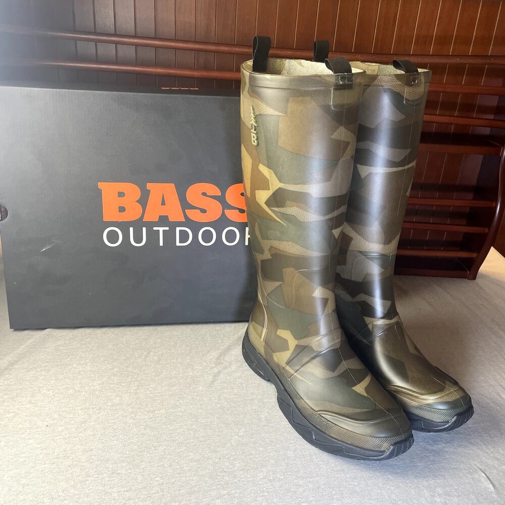 Bass Outdoor Women's Field Rubber Rain Boots Green Camo 9 New NIB Grip Soles